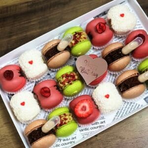 Custom 18 Macaron Box