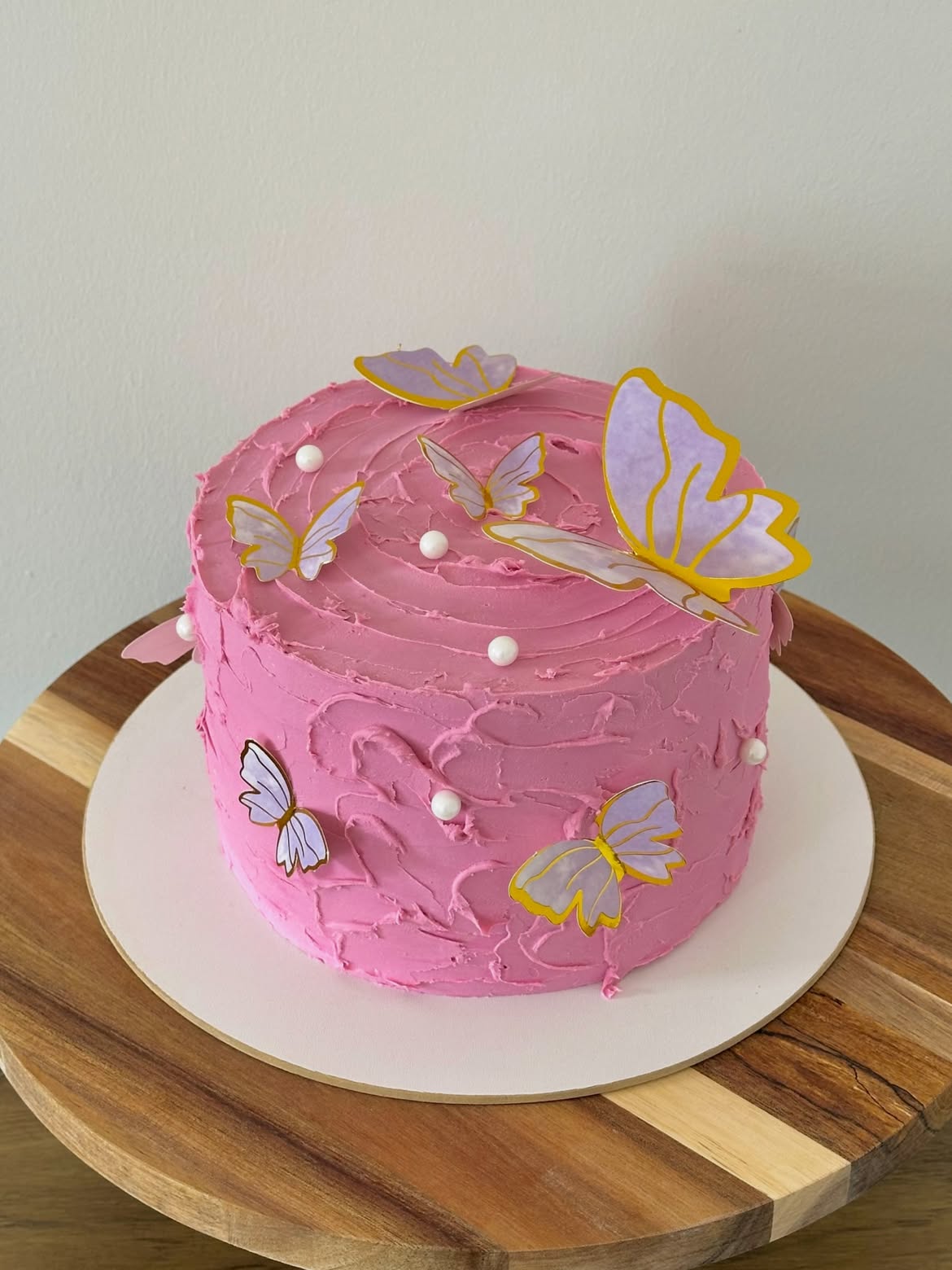 Vanilla and strawberry mini cake handmade by BuyCake Edinburgh